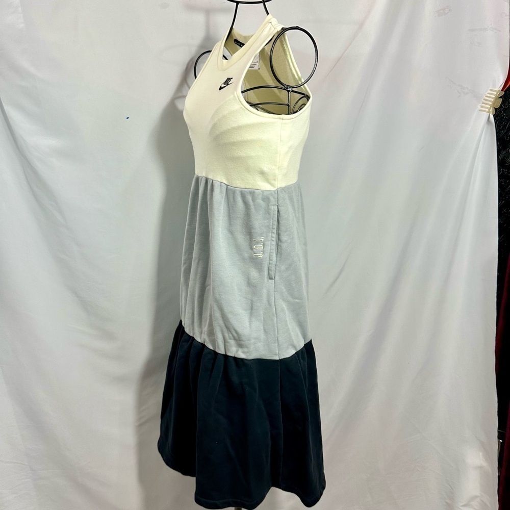 Nike Sportswear Knit colorblock tiered midi dress size S - Picture 8 of 8